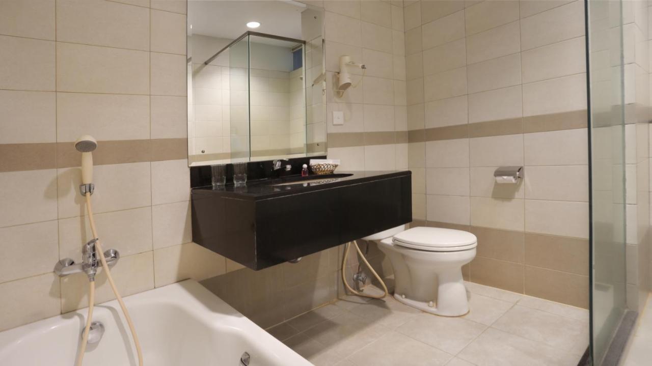 Hotel Quirin Semarang Extérieur photo