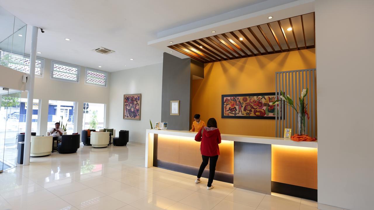 Hotel Quirin Semarang Extérieur photo