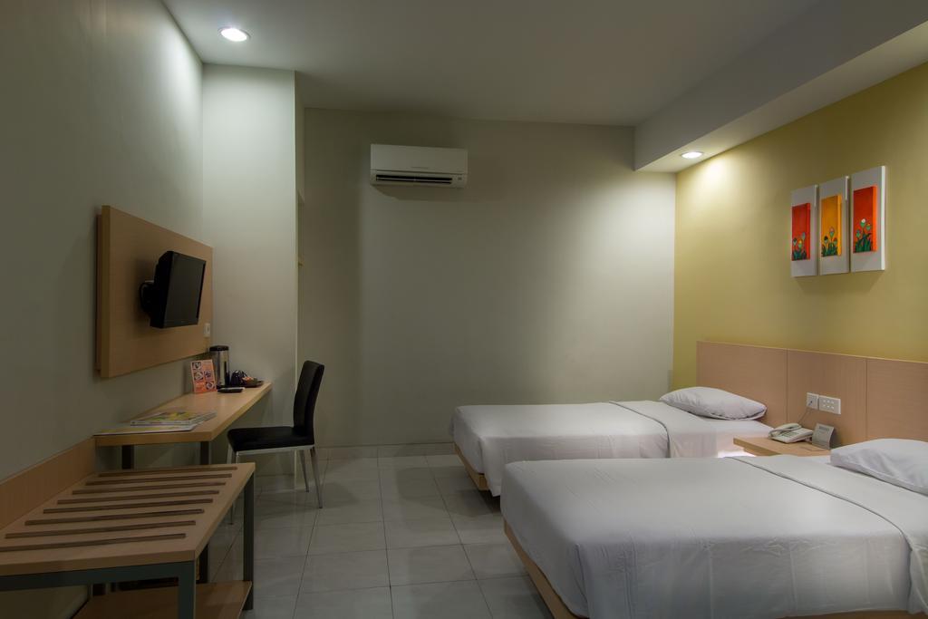 Hotel Quirin Semarang Chambre photo