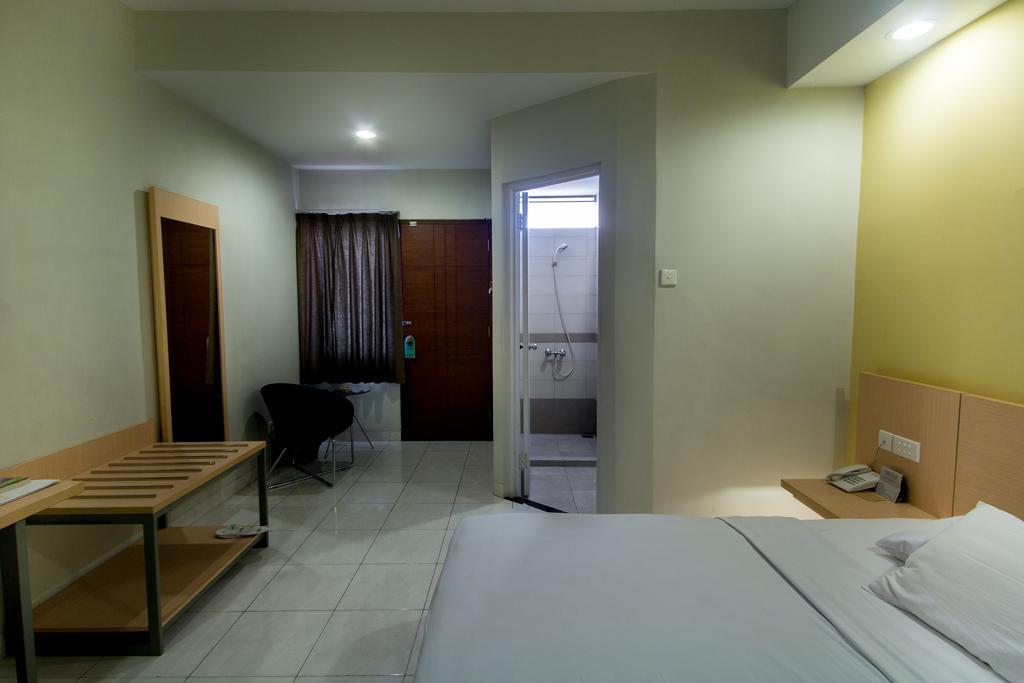 Hotel Quirin Semarang Chambre photo
