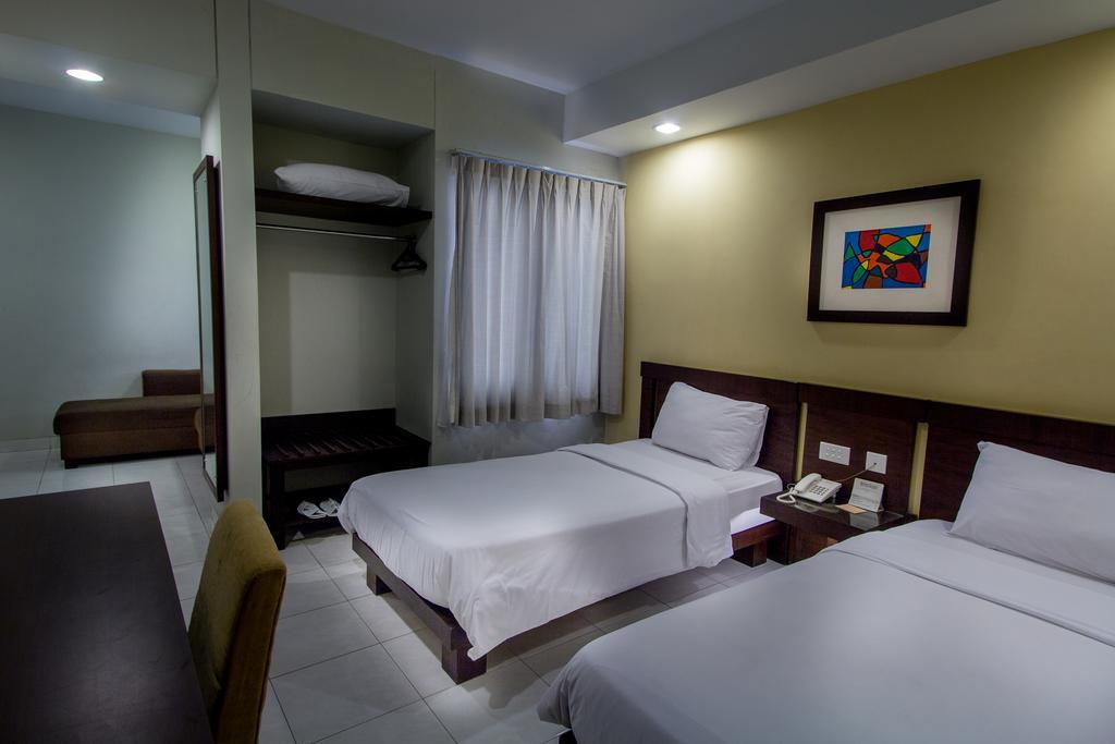 Hotel Quirin Semarang Chambre photo