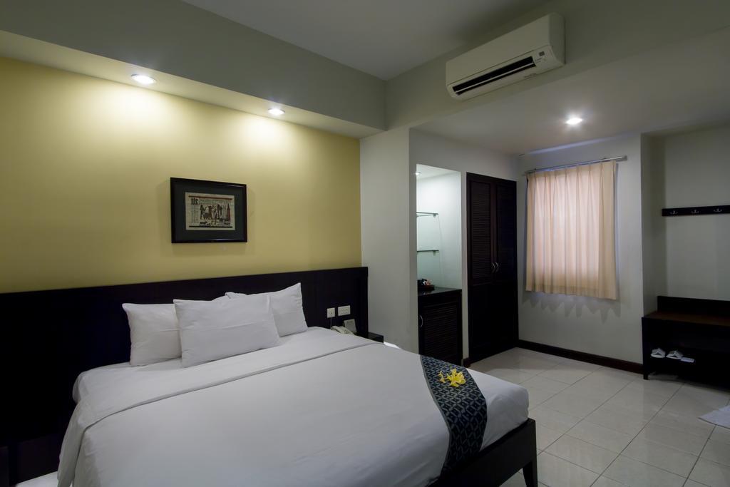 Hotel Quirin Semarang Chambre photo