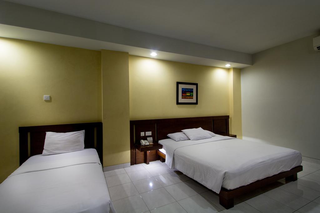 Hotel Quirin Semarang Chambre photo