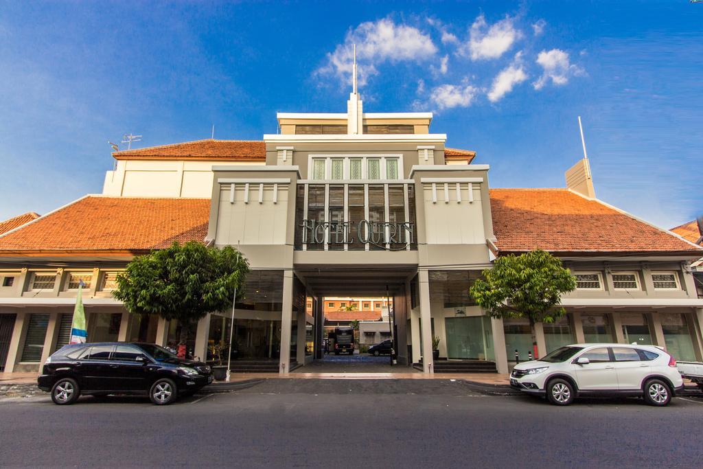 Hotel Quirin Semarang Extérieur photo
